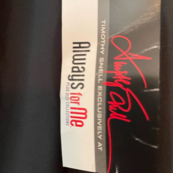 Black Blouse with zipper detail. Size 26 - Picture 3 of 4